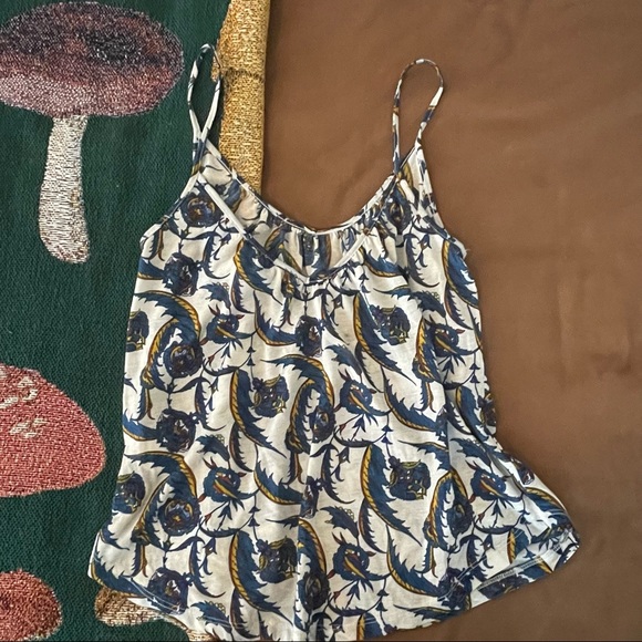 Flowy Blue Floral Sleeveless Top - Picture 3 of 6